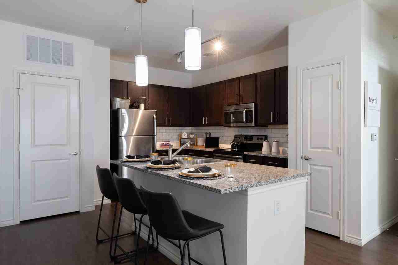 4 Corners - Photo 2 of 32