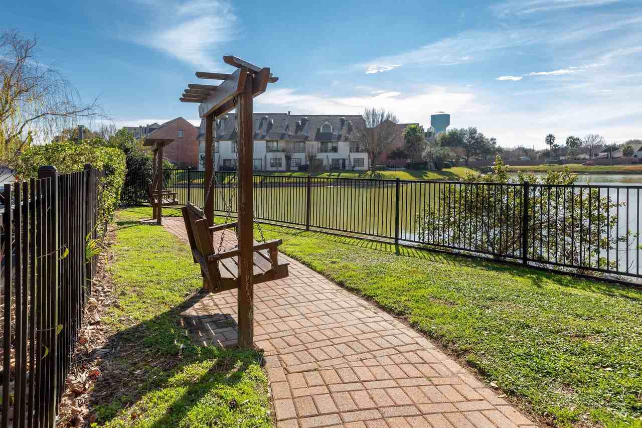 Lakefront Villas - Photo 6 of 24