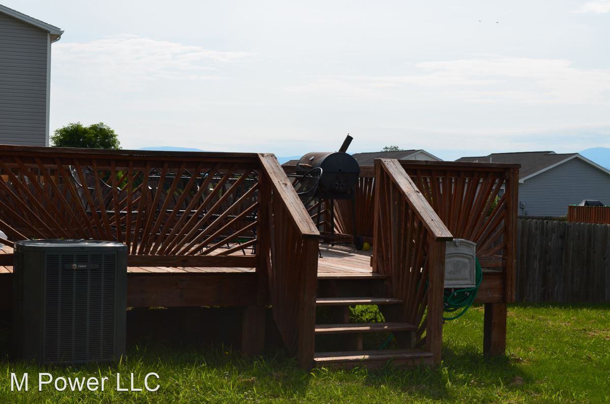 9372 Redtop Ct - Photo 2 of 11