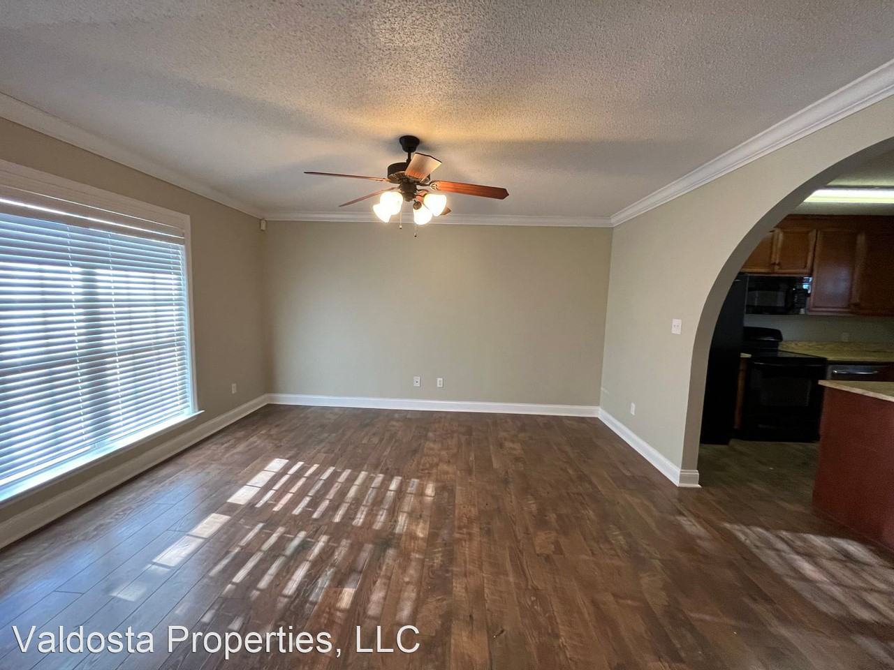 47 Eleanor Pl - Photo 2 of 13