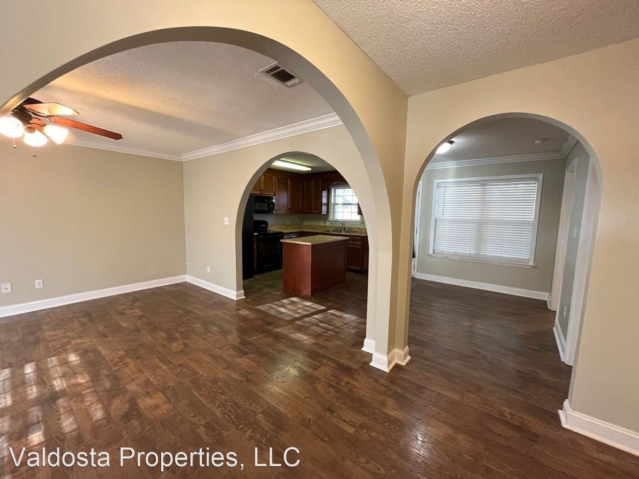 47 Eleanor Pl - Photo 3 of 13