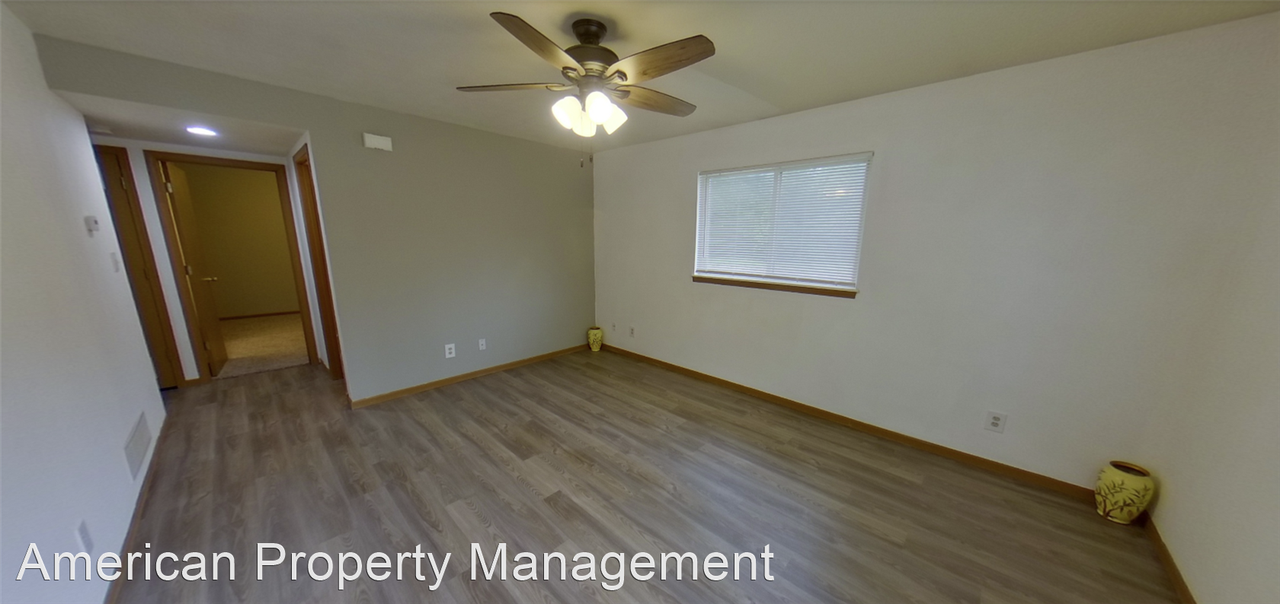 1231 Colorado St - Photo 2 of 11