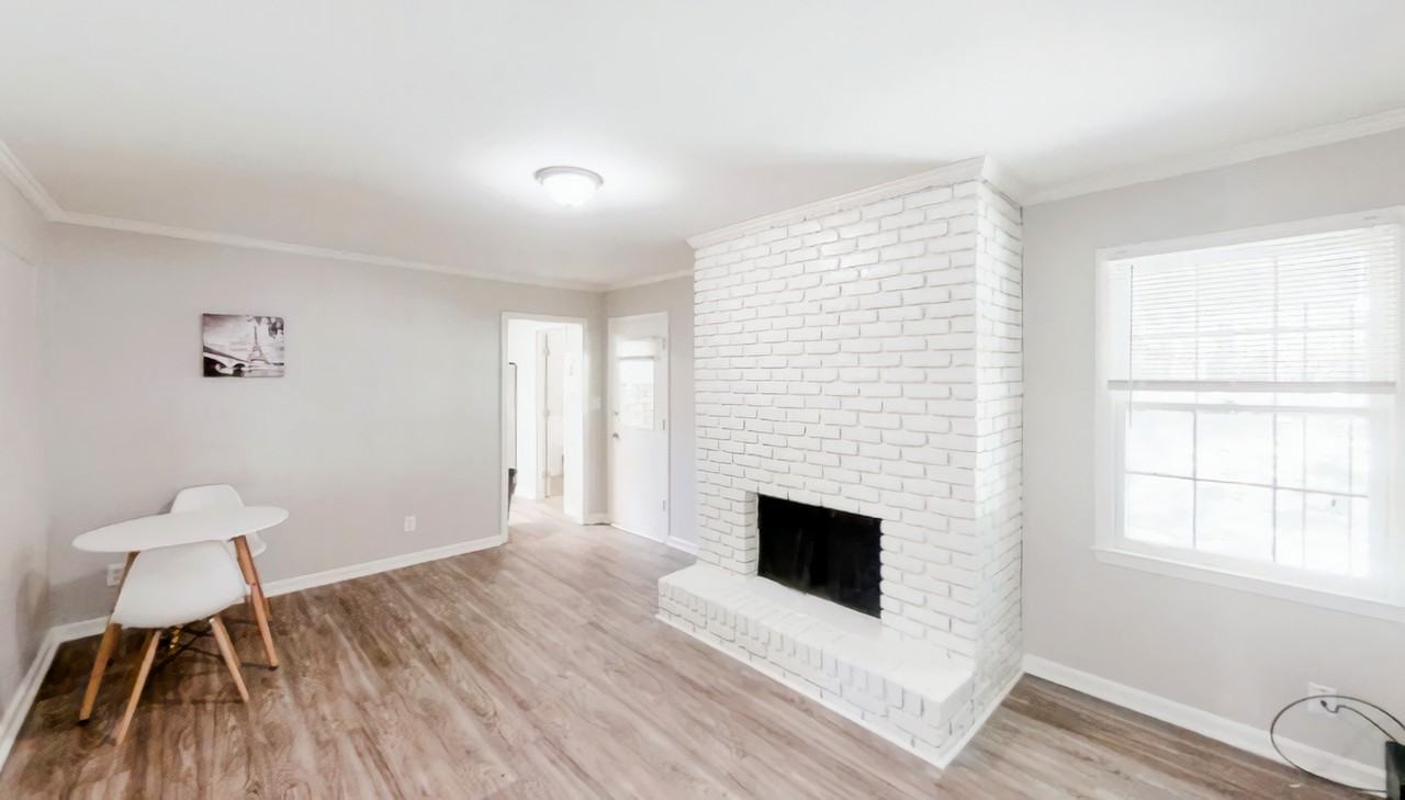 Britley Ter - Photo 2 of 9