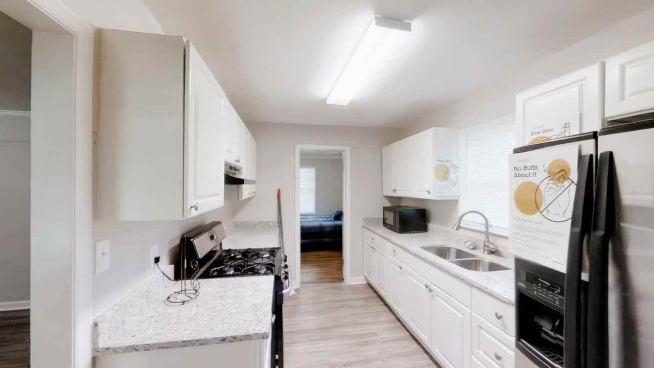 Britley Ter - Photo 3 of 9