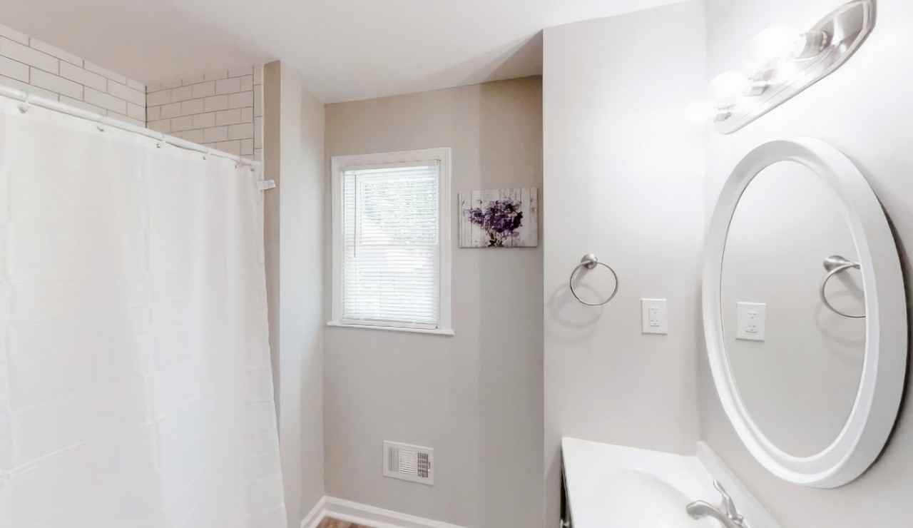 Britley Ter - Photo 4 of 9