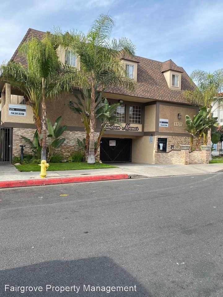 Chadron Manor - Photo 2 of 9