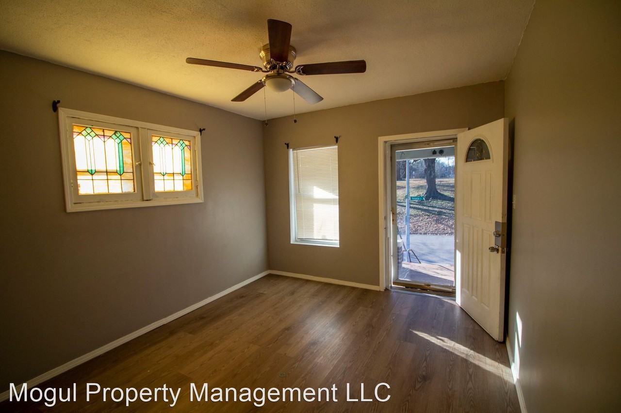 4058 E Iowa Ave - Photo 2 of 17