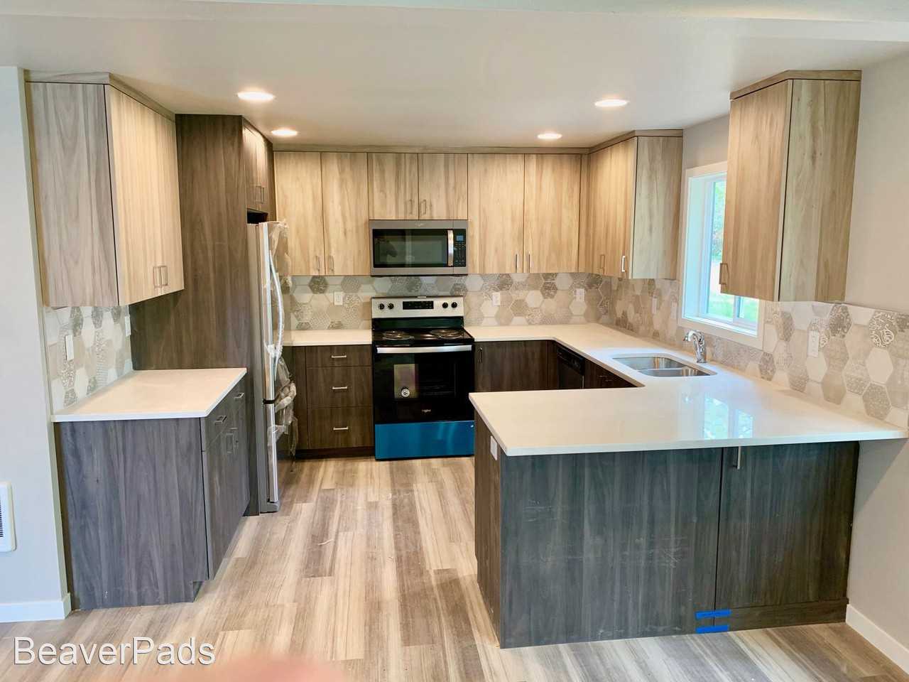 204 NW 9th St - Photo 2 of 18