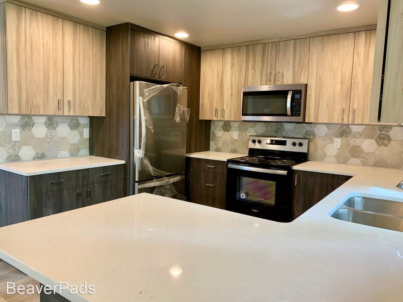 204 NW 9th St - Photo 3 of 18