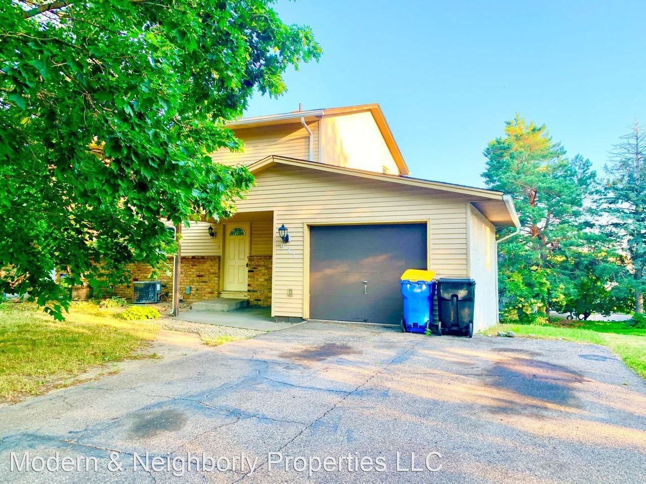 921 Ridge Dr Se - Photo 3 of 17