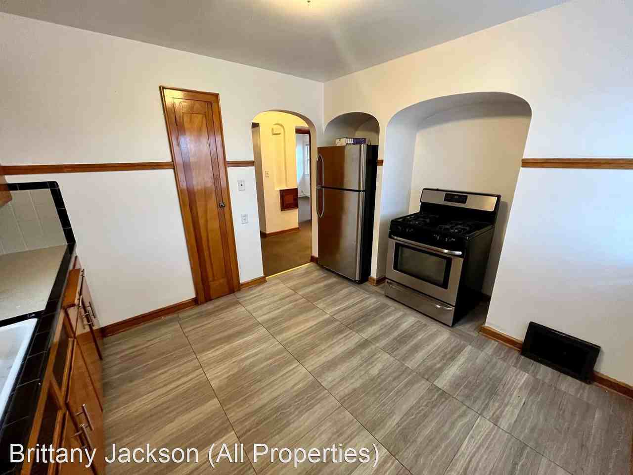 5050 W Medford Ave Uppr - Photo 3 of 21