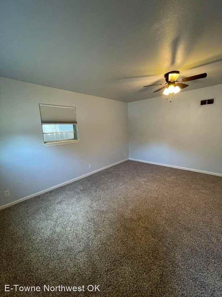 1025 N Davis St - Photo 2 of 9