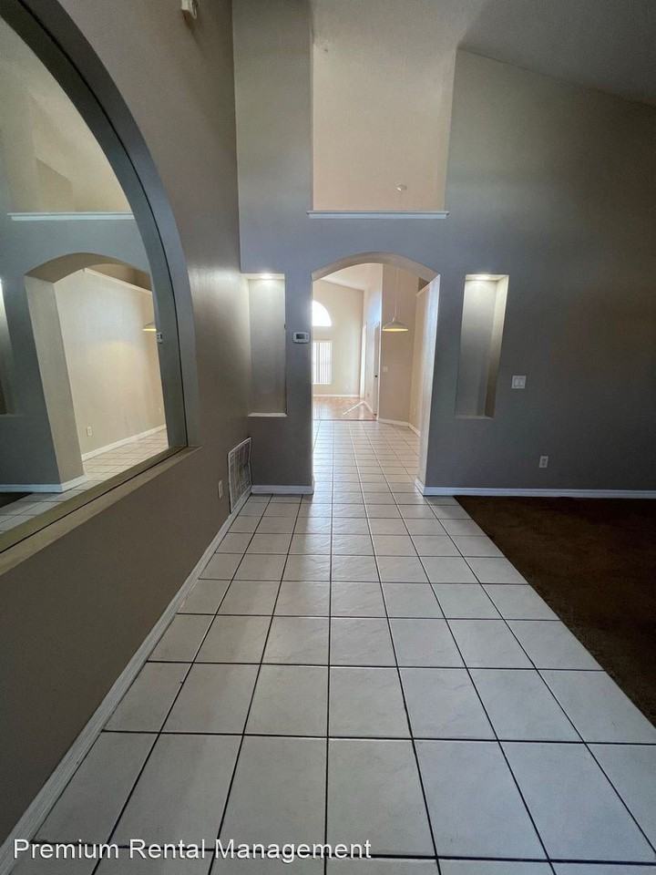 7652 Country Run Pkwy - Photo 3 of 27