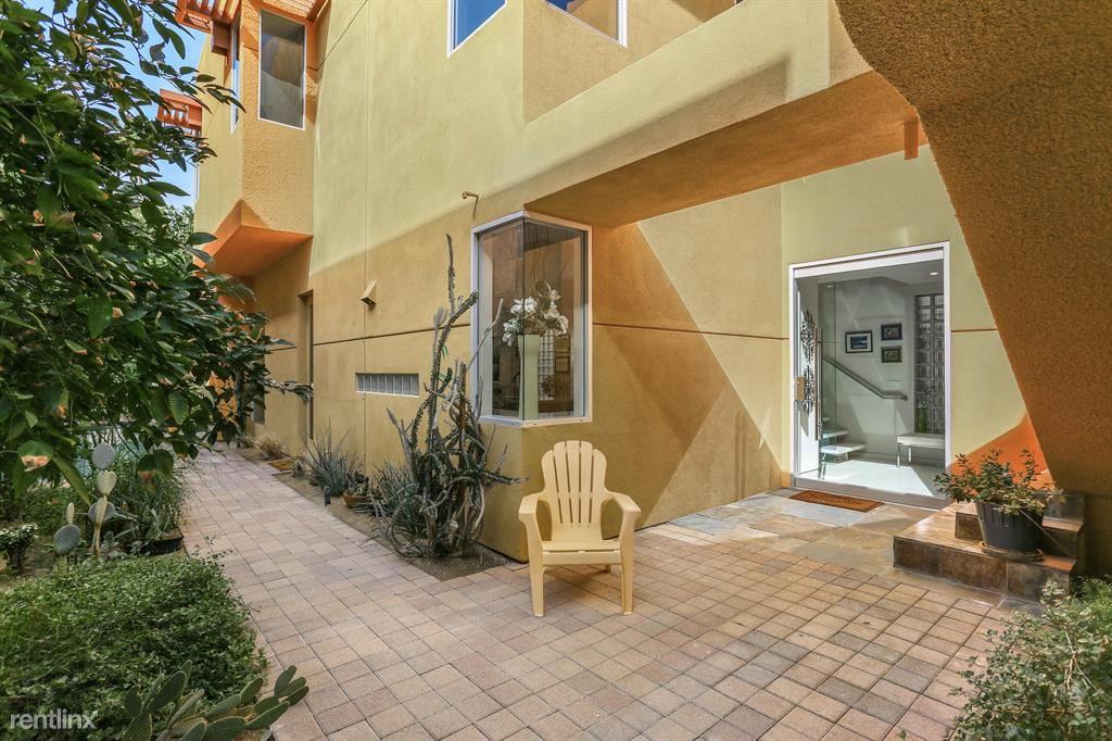 2085 Tangerine Ct - Photo 2 of 10