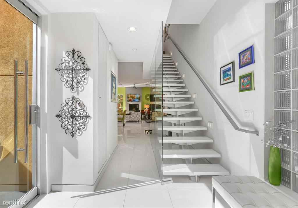 2085 Tangerine Ct - Photo 3 of 10