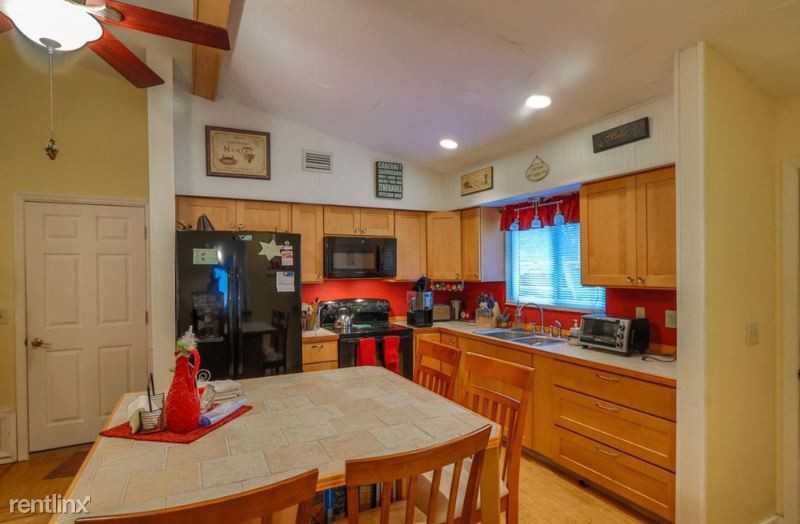 5757 Devon St - Photo 2 of 9