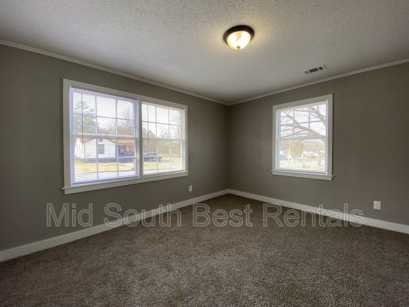 1425 Adams St - Photo 4 of 7