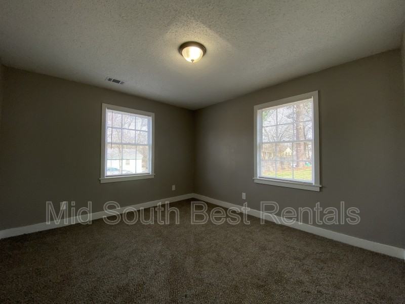 1425 Adams St - Photo 5 of 7