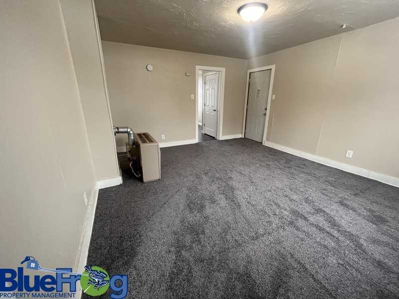 901 Harvey St - Photo 3 of 10