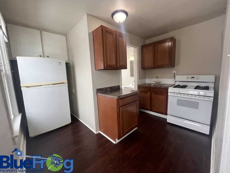 901 Harvey St - Photo 6 of 10
