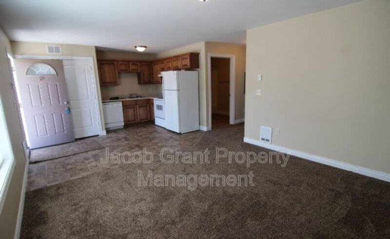 225 Opal Ct #1D - Photo 3 of 16