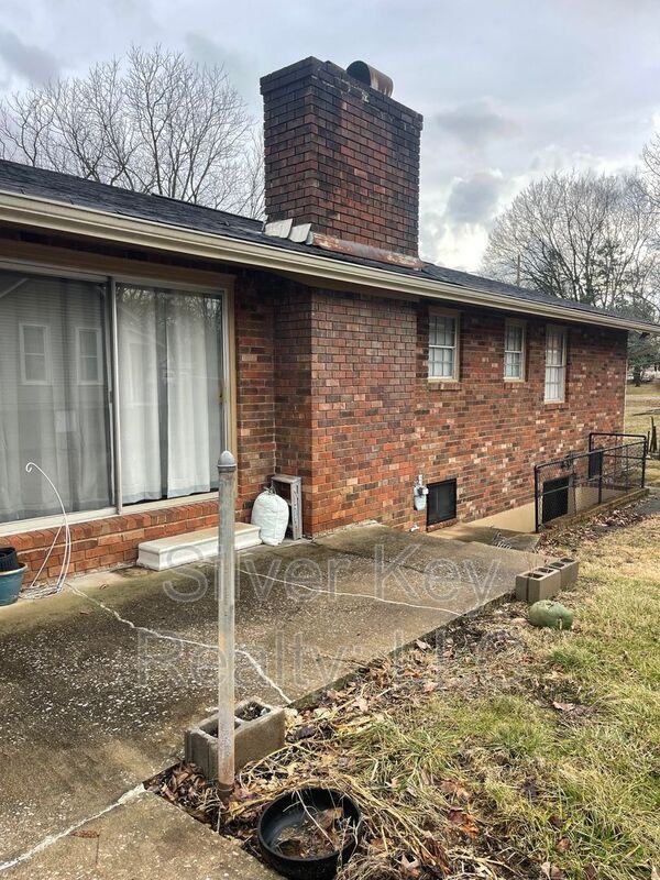 214 Chestnut St - Photo 3 of 16