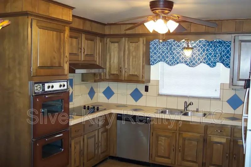 214 Chestnut St - Photo 5 of 16