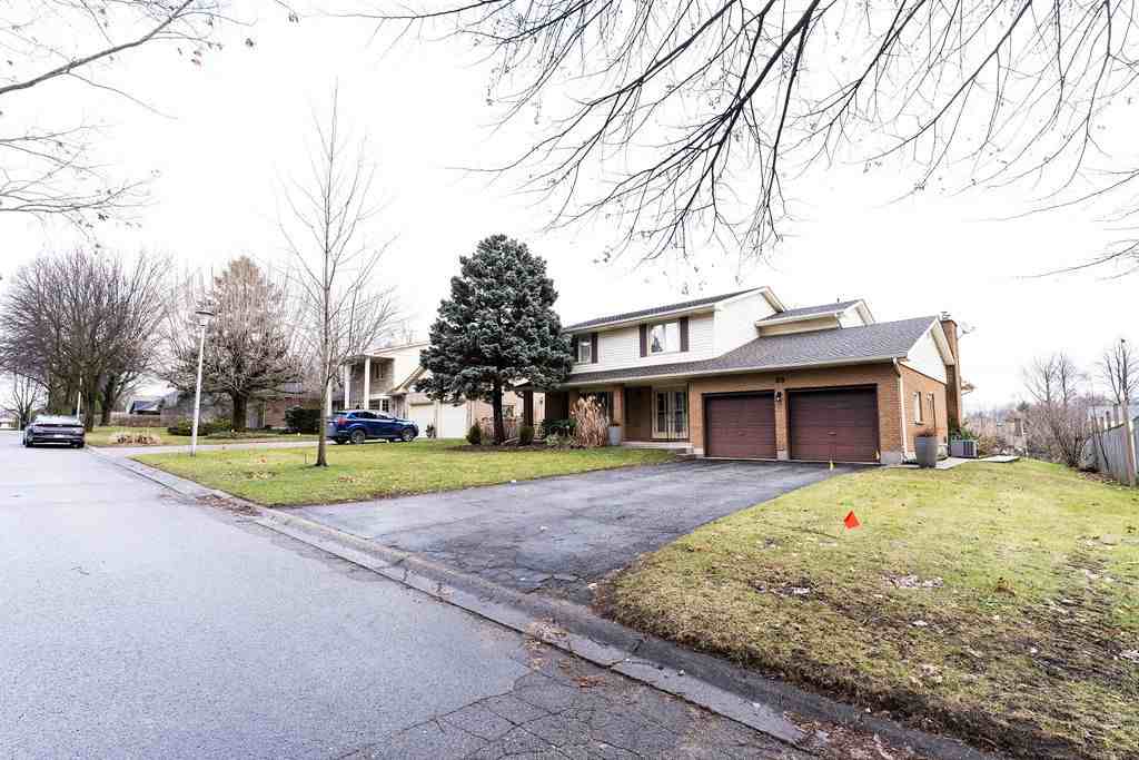 89 Hillsmount Cres - Photo 3 of 25