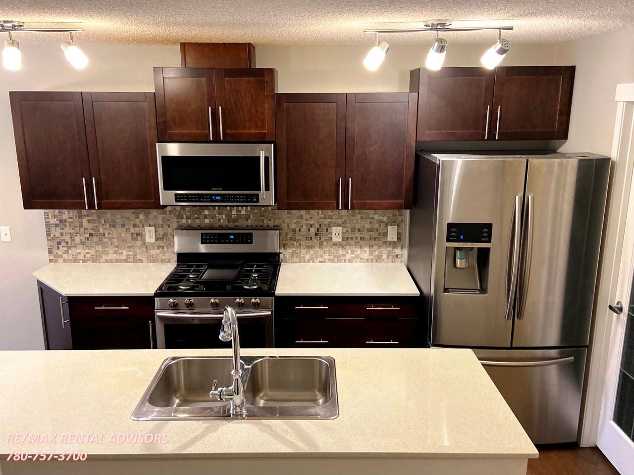 1415 25 Ave Nw - Photo 3 of 19