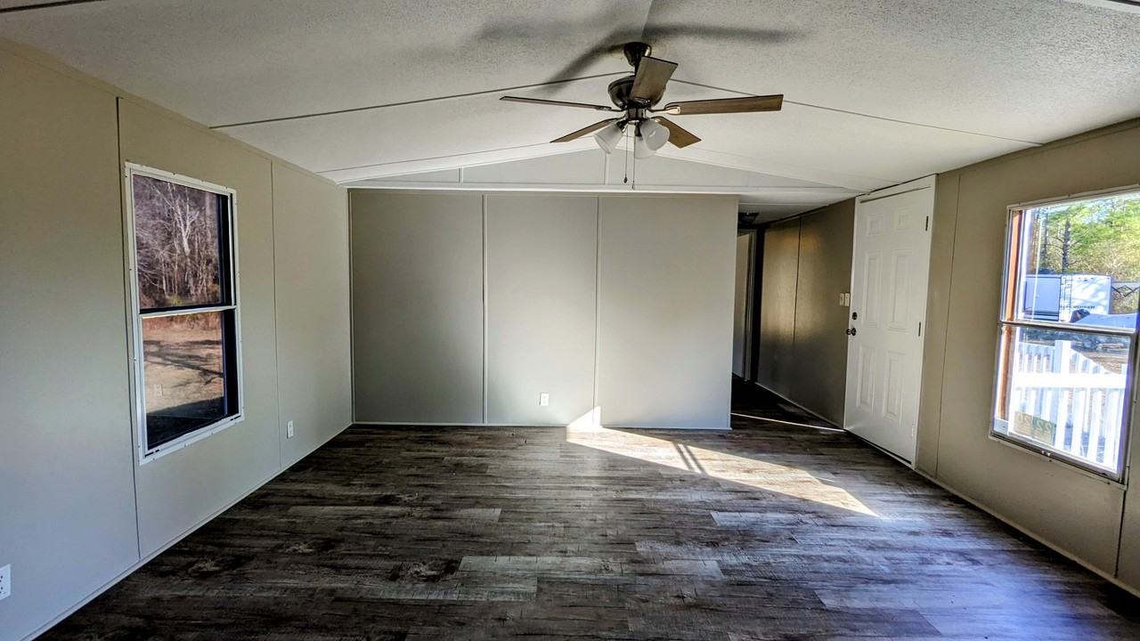 260 Ed Powers Blvd - Photo 2 of 10