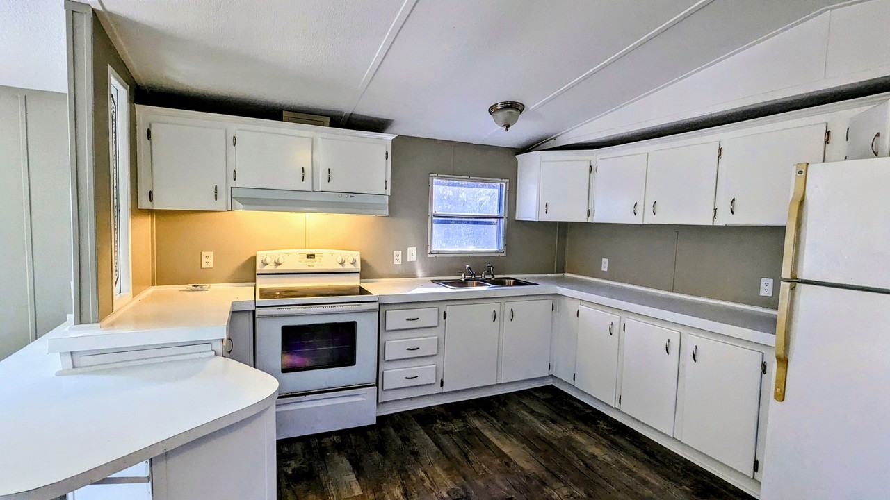 260 Ed Powers Blvd - Photo 3 of 10