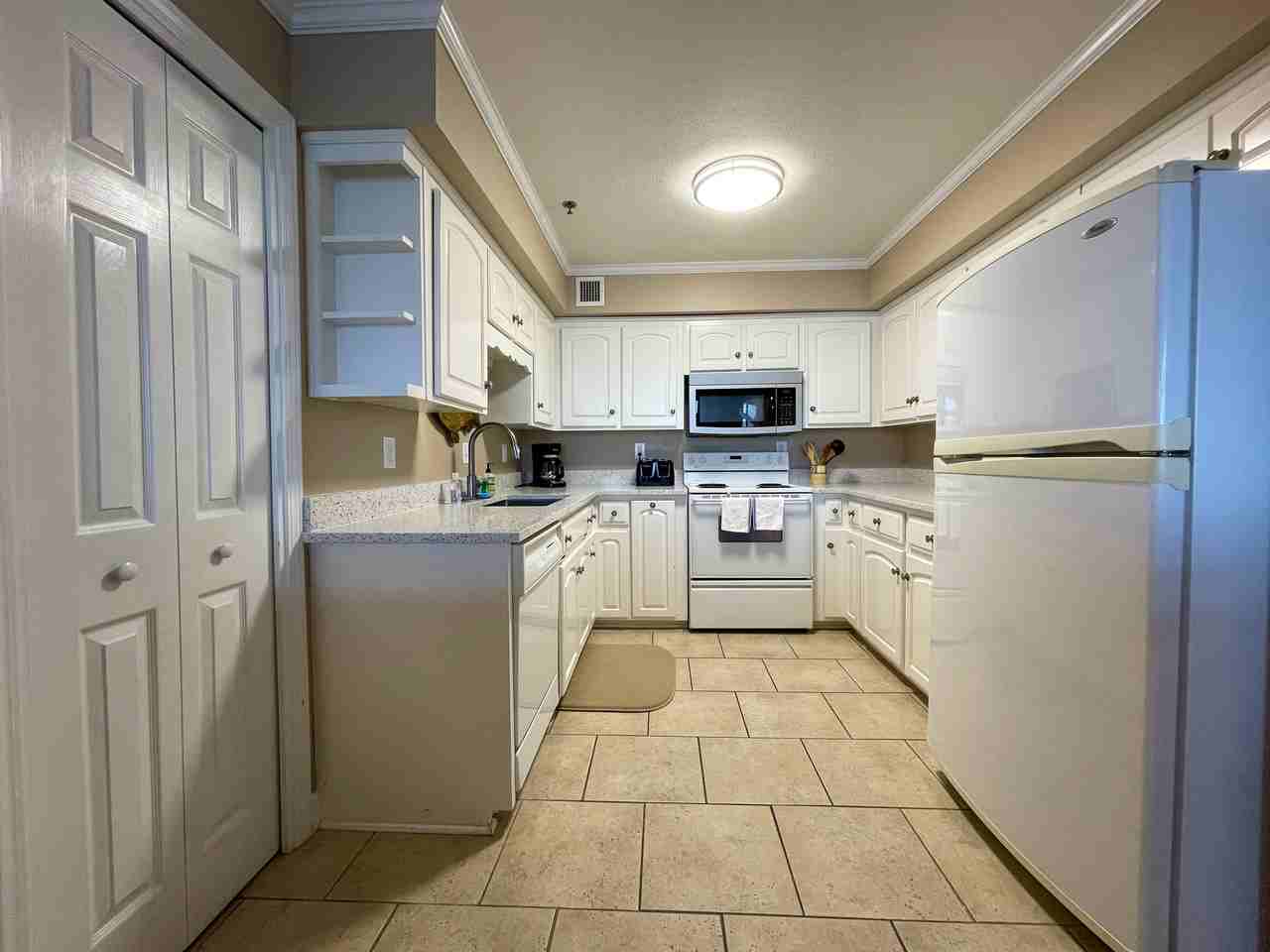 955 Fort Pickens Rd #D - Photo 3 of 13