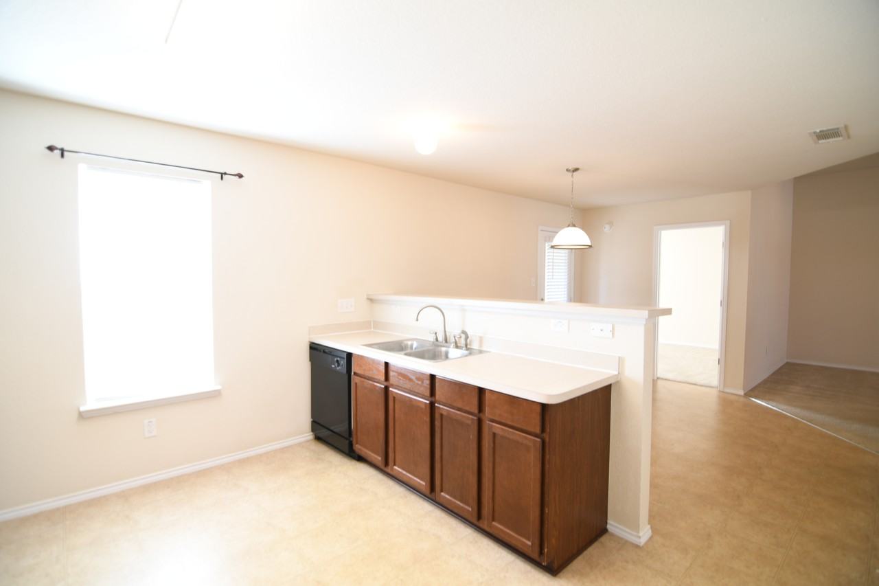 7207 Freedom Dr - Photo 4 of 22