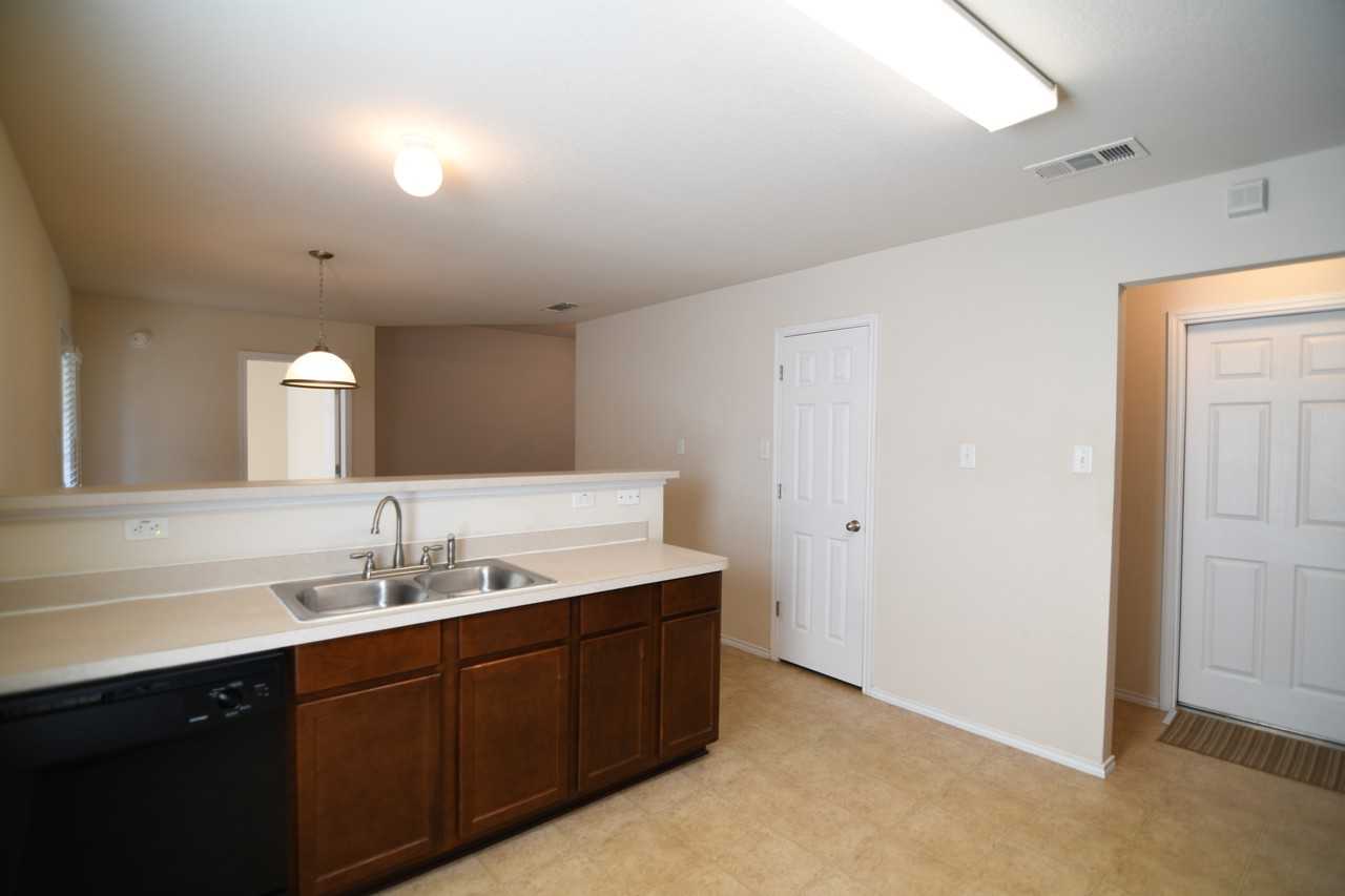 7207 Freedom Dr - Photo 5 of 22