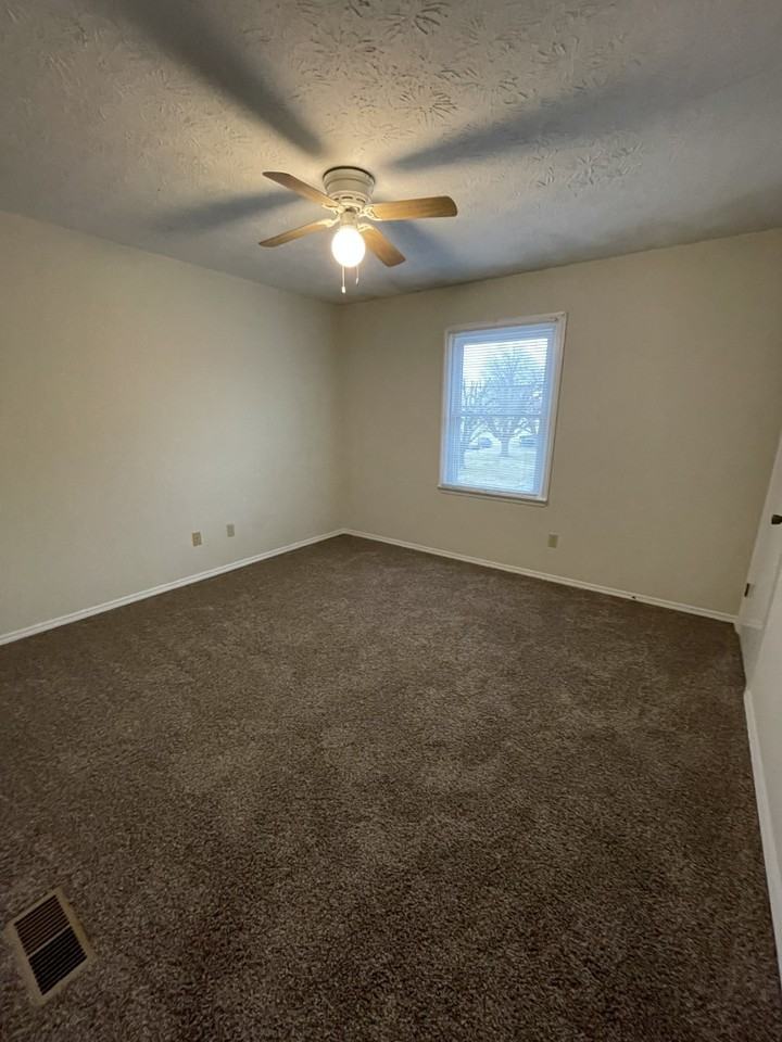 341 N Walnut Ave - Photo 3 of 8