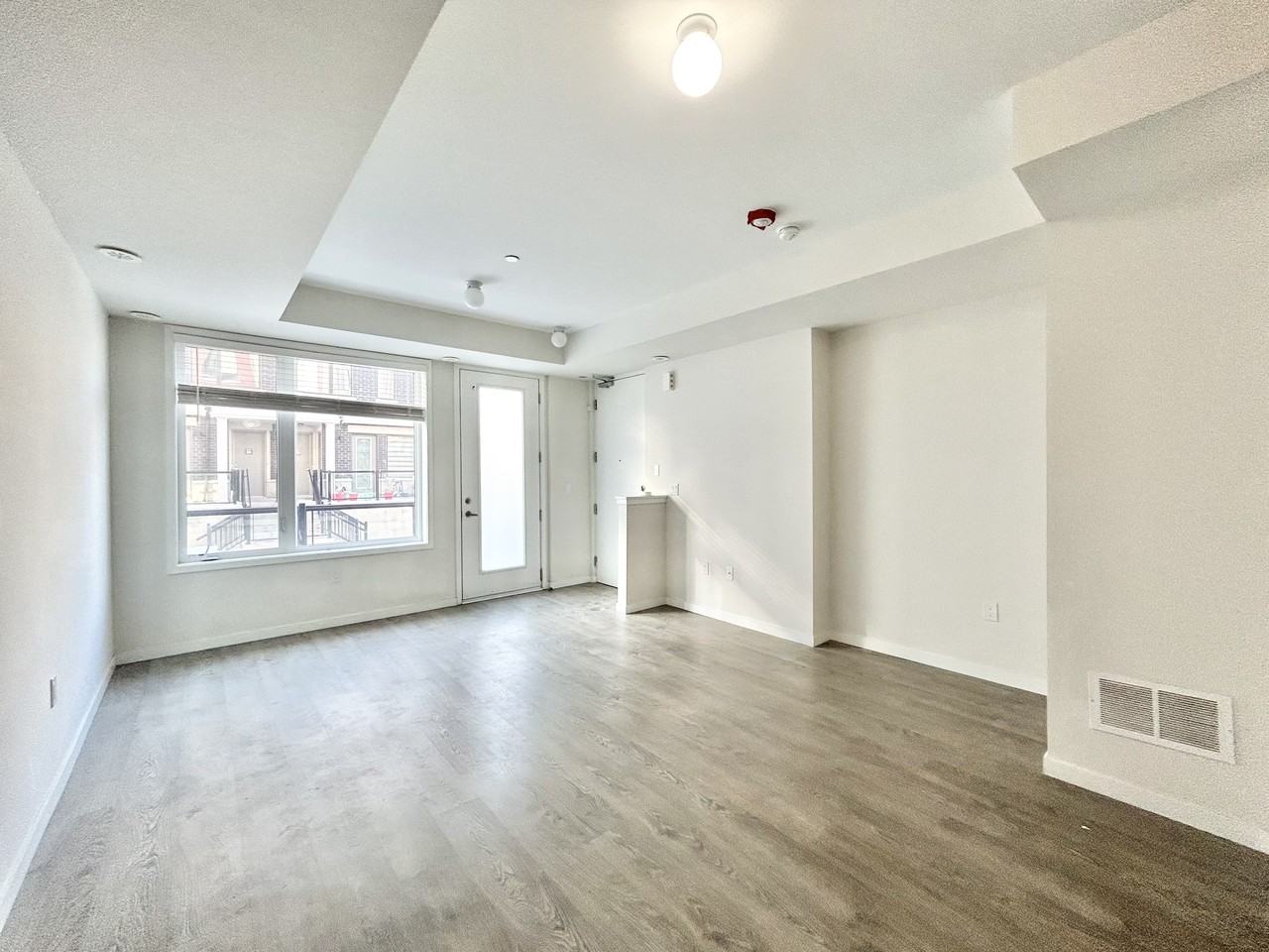 91-500 Alex Gardner Circle, Aurora, Ontario L4G 3G5 - Photo 2 of 14