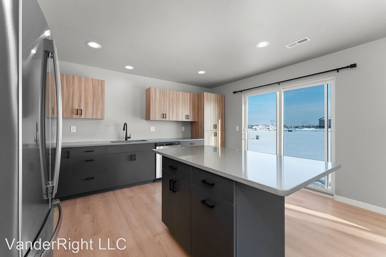 502 502 N Harper Ave - Photo 3 of 11