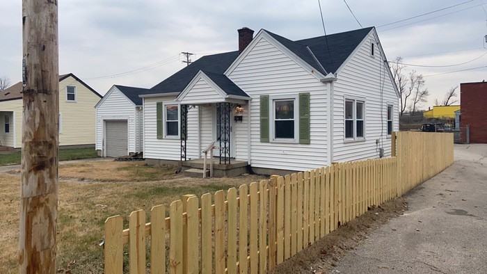 3949 Madrid Ave - Photo 2 of 38