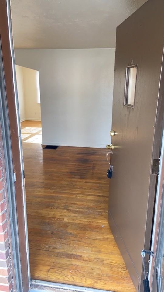1326 Chardon Ct - Photo 3 of 30