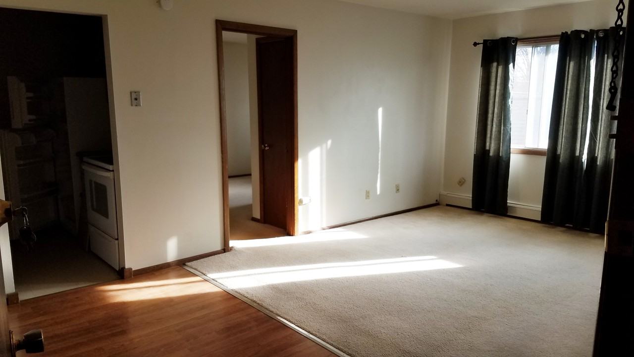 630 S Governor St - Photo 3 of 4