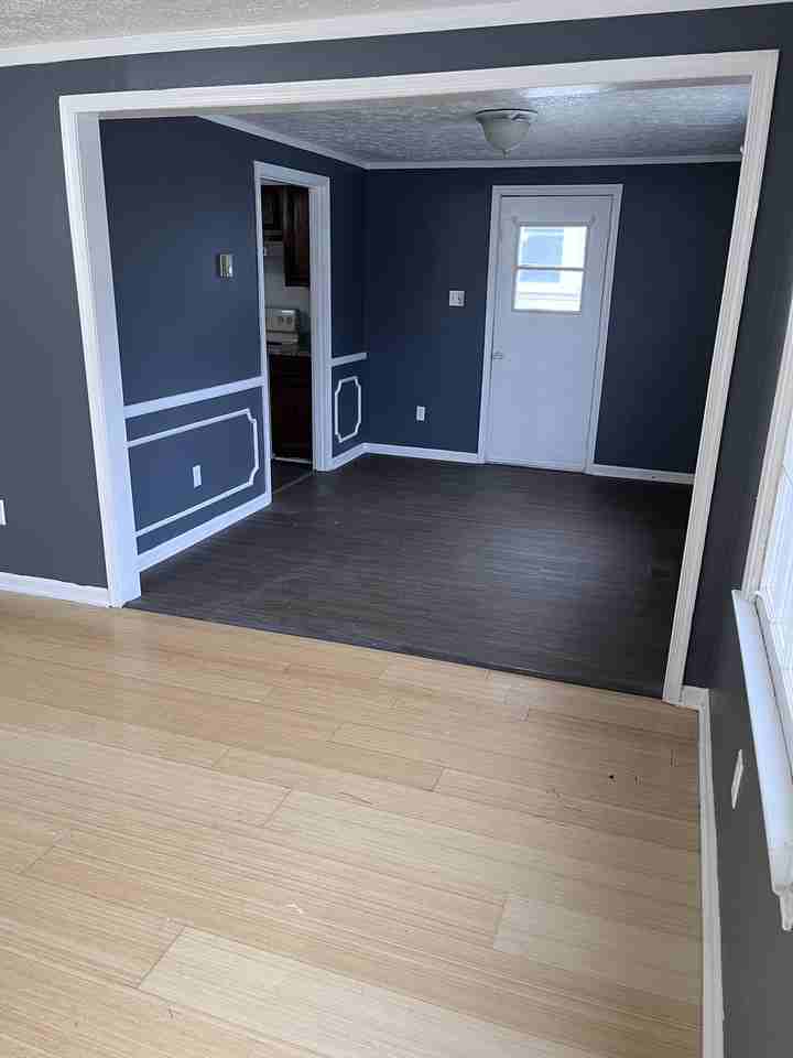 320 Gray Ave - Photo 3 of 16