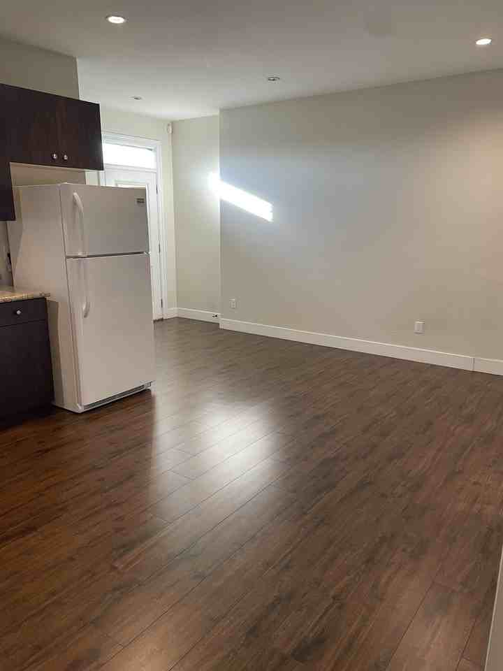 16782 57 Avenue - Photo 3 of 11