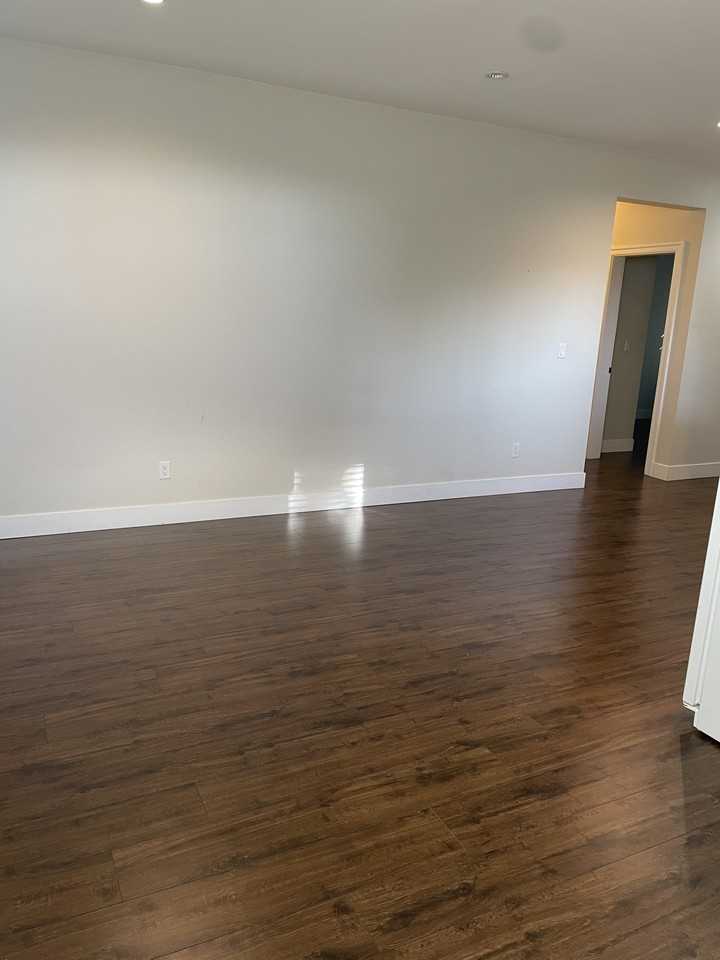 16782 57 Avenue - Photo 2 of 11