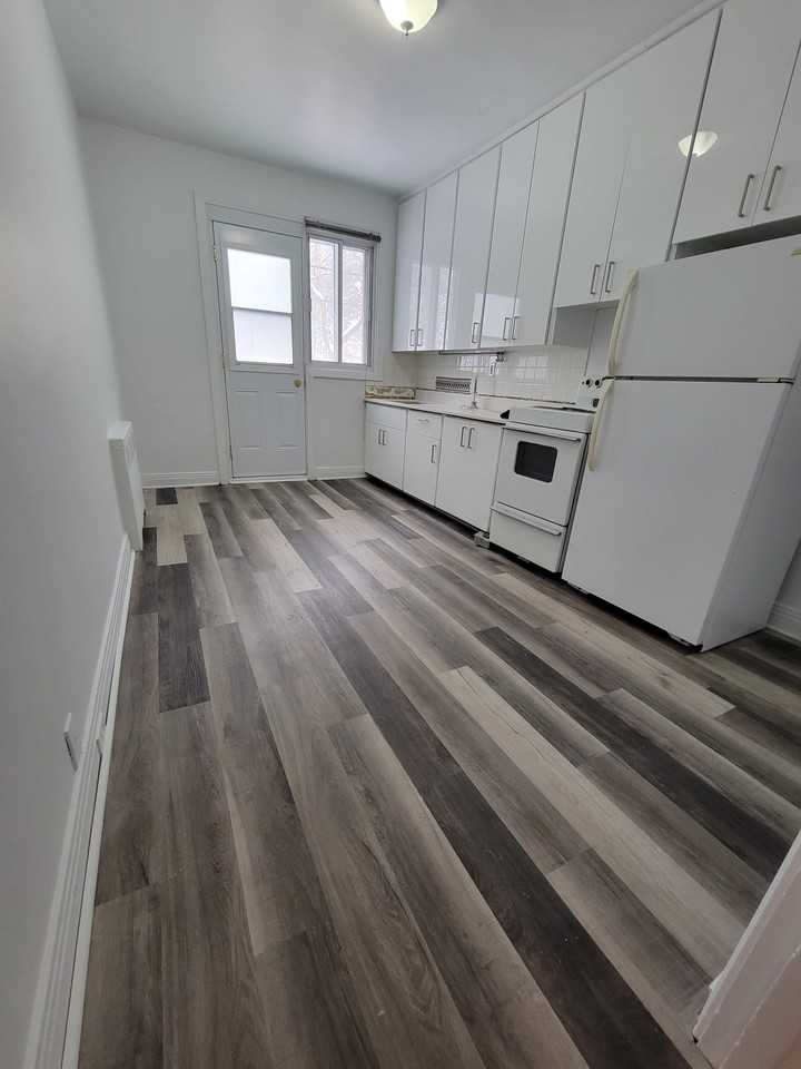 29752985 Boul. ÉdouardMontpetit Apartments 2985 29752985 Boul