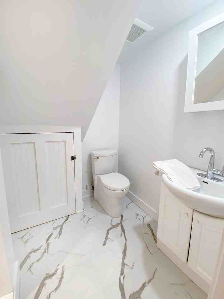 493 Saint Clarens Avenue #Main - Photo 7 of 11
