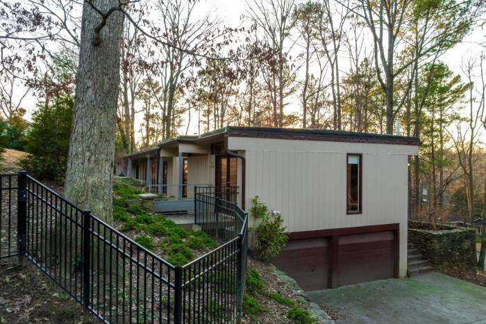 2979 Ridge Valley Rd Nw - Photo 2 of 40