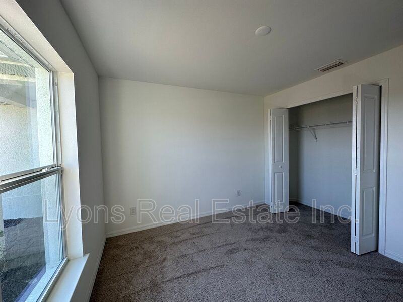 2604 Nw 8th Pl - Photo 7 of 18