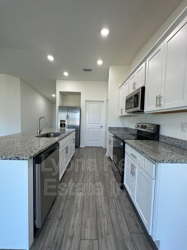 2604 Nw 8th Pl - Photo 5 of 18