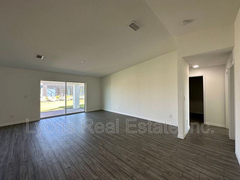 2604 Nw 8th Pl - Photo 4 of 18