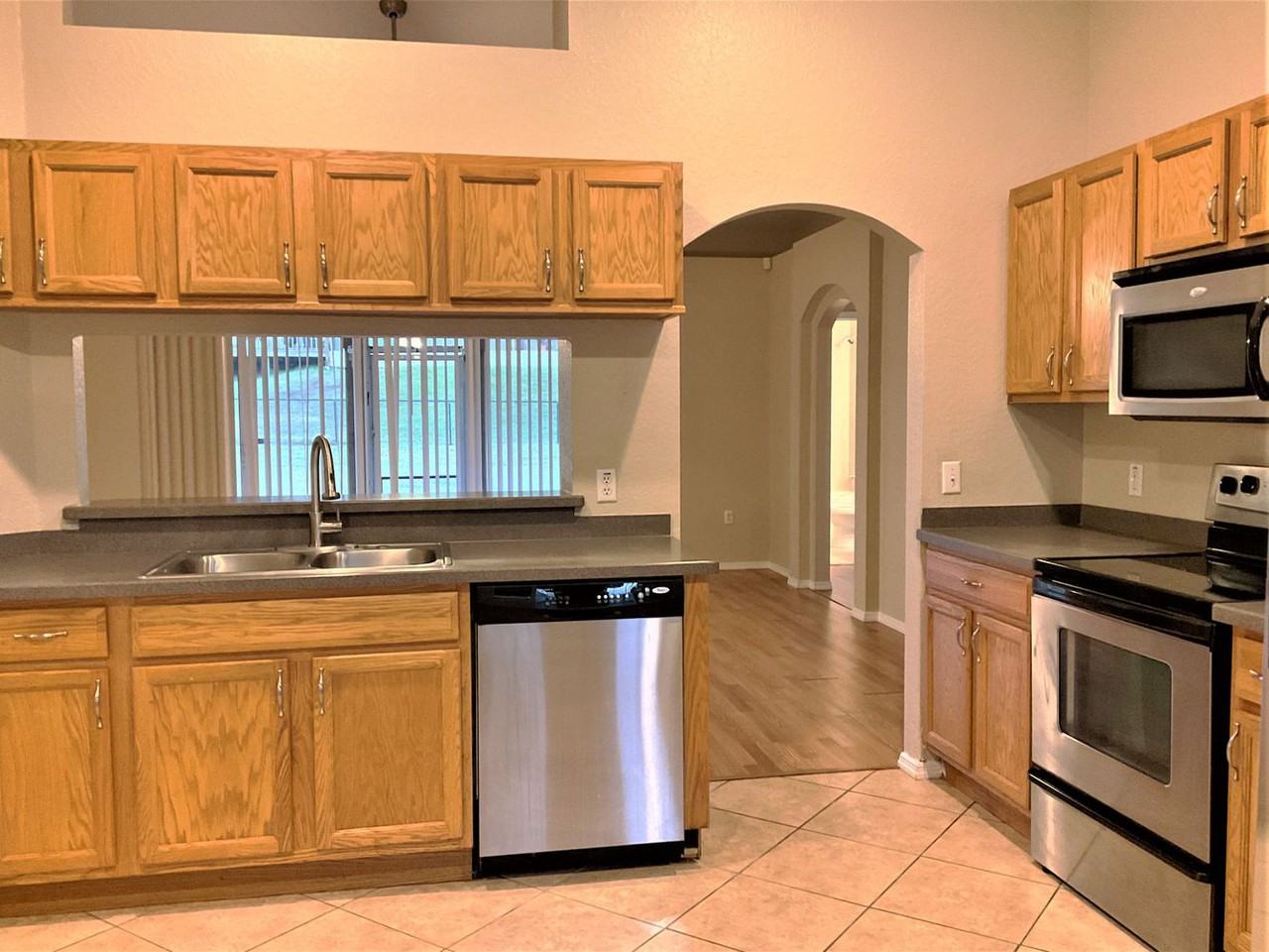 8402 Greystone Dr - Photo 3 of 11